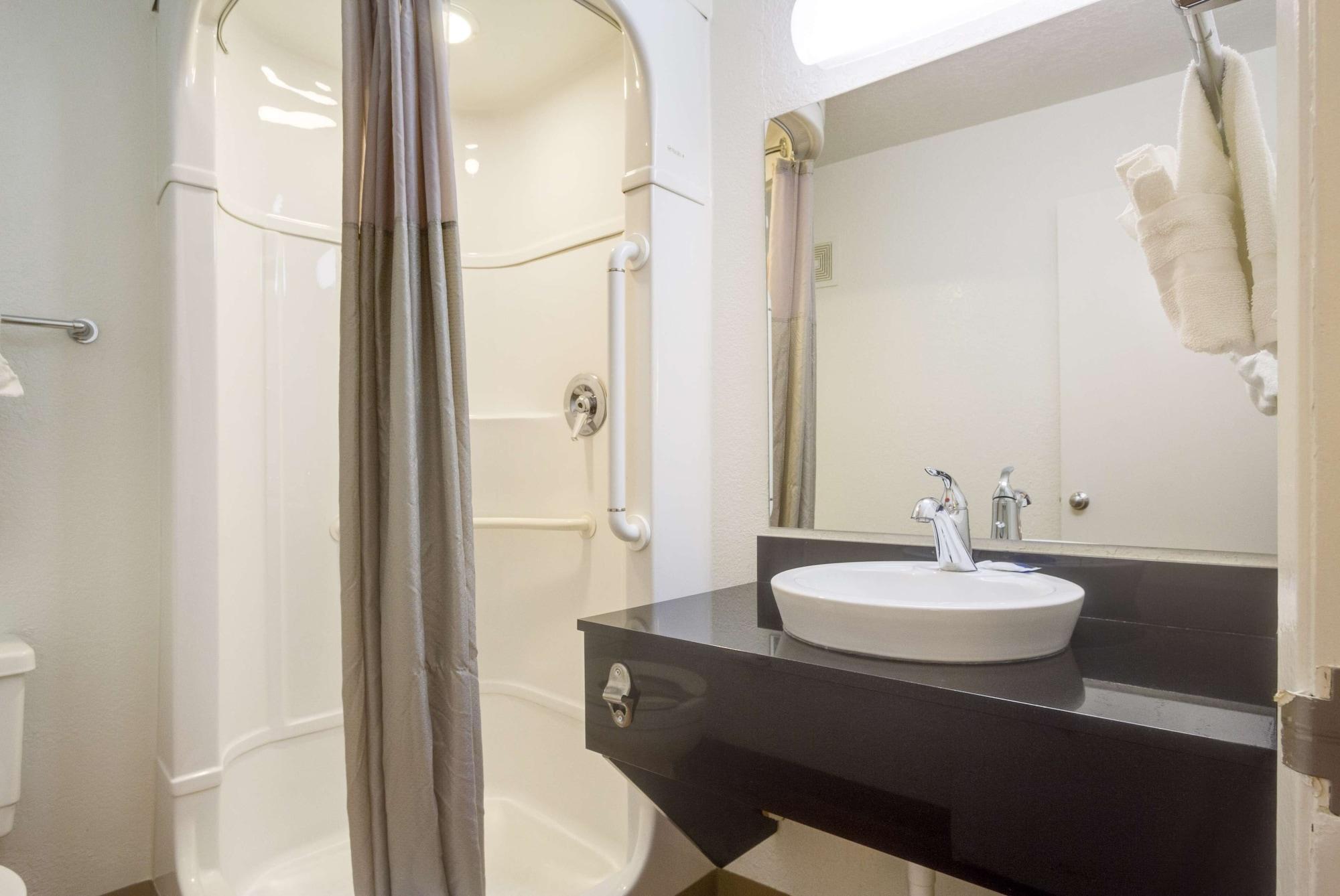 Park Inn By Radisson, Лейквуд Экстерьер фото